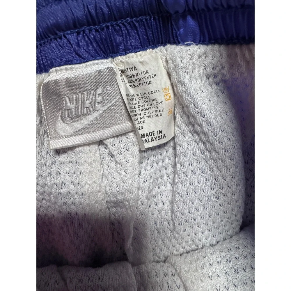 Nike vintage windbreaker